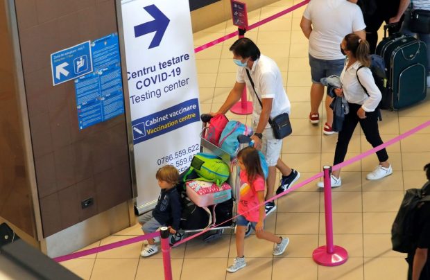 Copiii până în 12 ani, scutiți de carantină și de prezentarea unui test COVID la întoarcerea în România