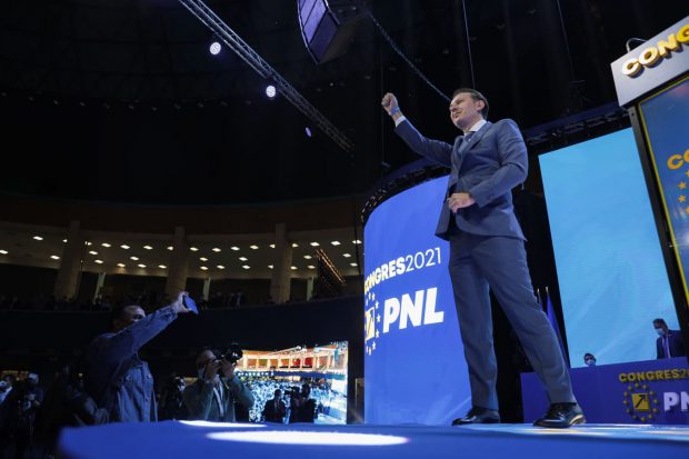 Florin Cîțu este noul președinte al PNL. L-a învins pe Ludovic Orban la o diferență de aproape 1.000 de voturi