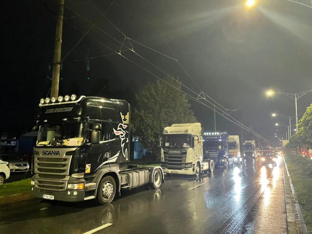 Transportatorii protestează în Piața Victoriei. Principalele nemulțumiri