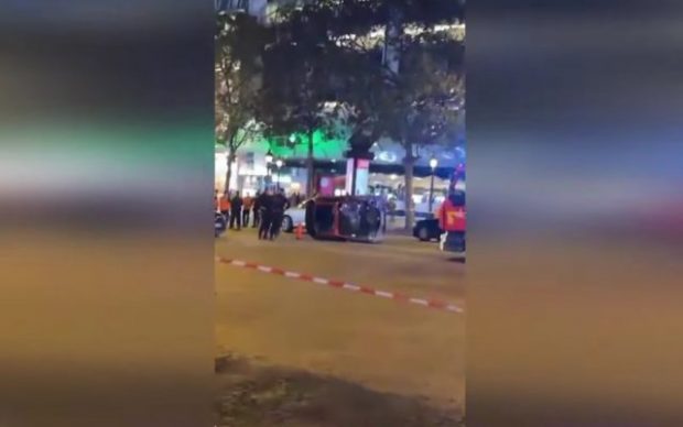 Patru oameni, în stare gravă, după ce o șoferiță a trecut pe roșu și i-a lovit în plin pe bulevardul Champs-Elysees din Paris