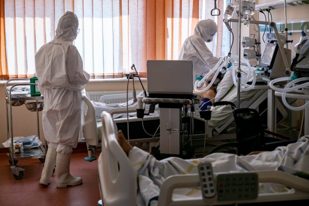 Medic din Timișoara: „Nu mai bine stați la coadă la vaccinare, decât să stați cu zilele în UPU, așteptând un pat?”