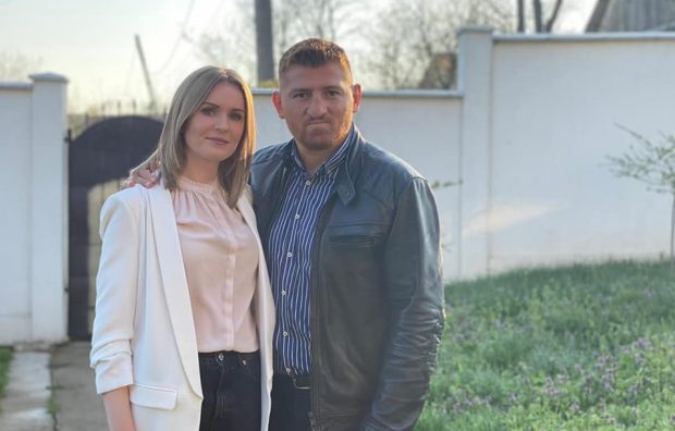 Imagine Stire Ce se întâmplă între Cătălin Moroșanu și soție, după ce el s-a mutat singur la București. „N-o să-mi las familia” | 2review.ro