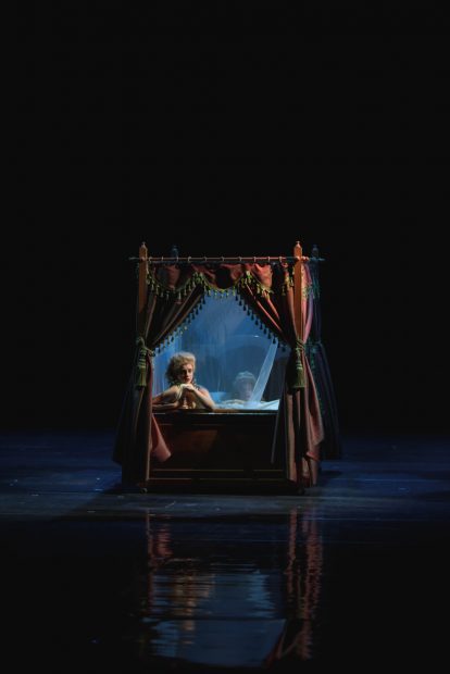 Invitație la teatru – „Papagalul mut”, de Nae Caranfil