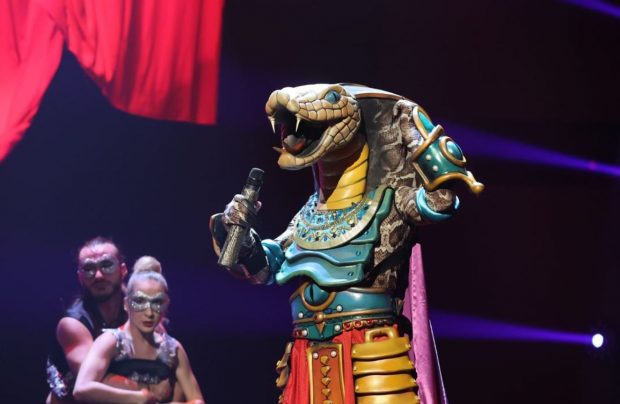 Cine este Șarpele de la „Masked Singer România” sezonul 2: „Sunt sexy și charismatic”