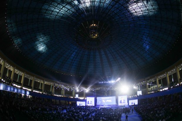 Continuă alegerile în PNL. Liberalii îşi aleg astăzi secretarul general, prim-vicepreşedinţii şi vicepreşedinţii.  Oamenii lui Orban își retrag candidaturile