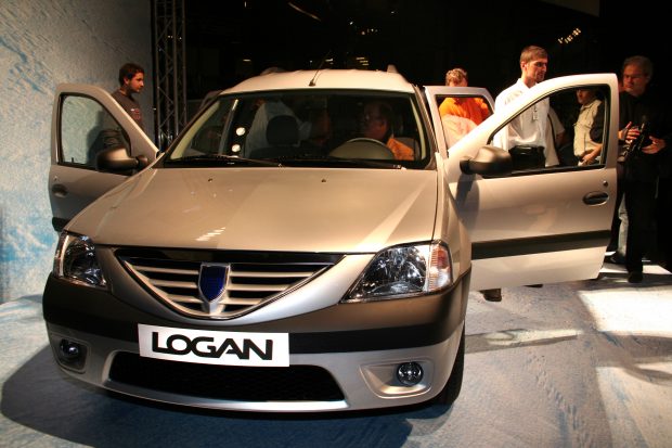 Presa italiană a inclus Dacia Logan în topul celor mai urâte maşini din ultimii 20 de ani