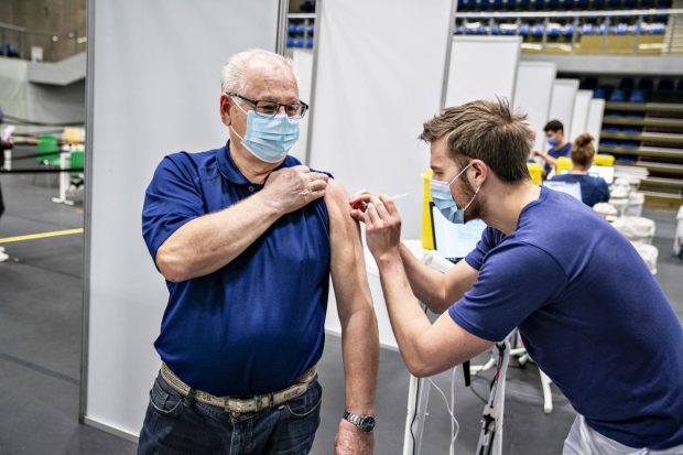 Agenția Europeană a Medicamentului: Vaccinarea la doza 3 cu un ser diferit de cel de la primele doze, mai eficientă