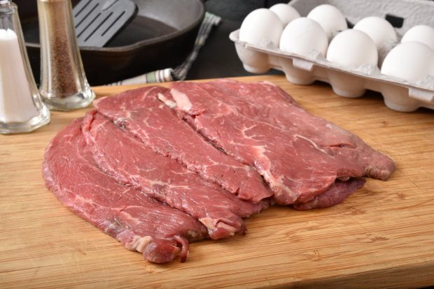 De ce să nu pui niciodată carnea gătită lângă carnea crudă