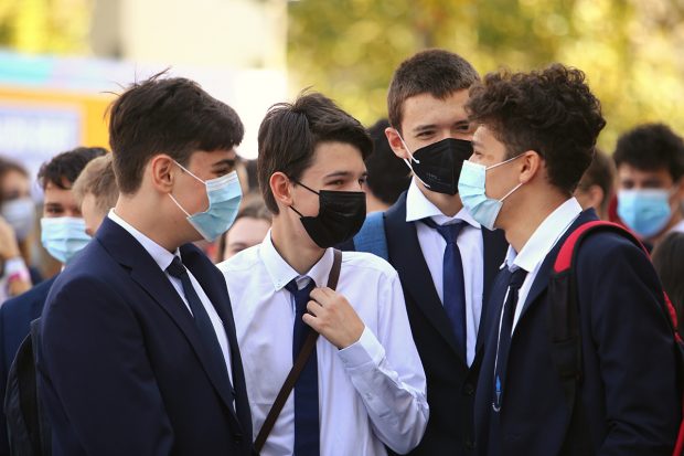 Lista cu rata de infectare cu Covid din fiecare localitate, publicată de Ministerul Educaţiei. Unde se va face școala online