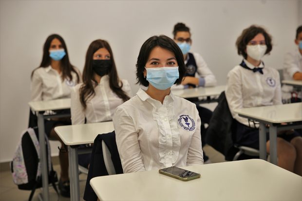 De ce vacanță și nu școală online? „Cea mai proastă decizie”, spune un reprezentant al părinților. Argumentele lui Cîmpeanu