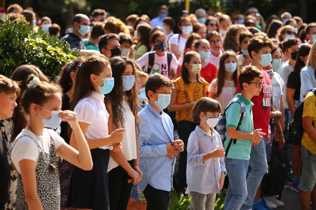 Rată de vaccinare de 60%, criteriul pentru reluarea orelor cu prezență fizică. Cât de pregătite sunt școlile din marile județe ale țării