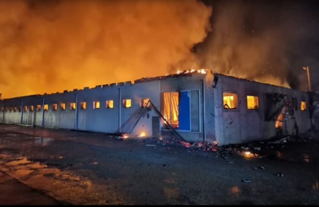 Fabrică de pâine din Constanța, mistuită de flăcări. Nu sunt victime