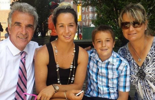 „În copilărie, mama îl căuta pe tata la morgă și poliție”. Povestea familiei unuia dintre cei mai mari cântăreți români. Vocea sa s-a stins uitată în America