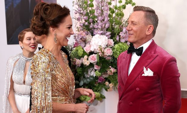 Familia regală britanică, la premiera noului film James Bond. Ce i-a spus Daniel Craig ducesei Kate Middleton