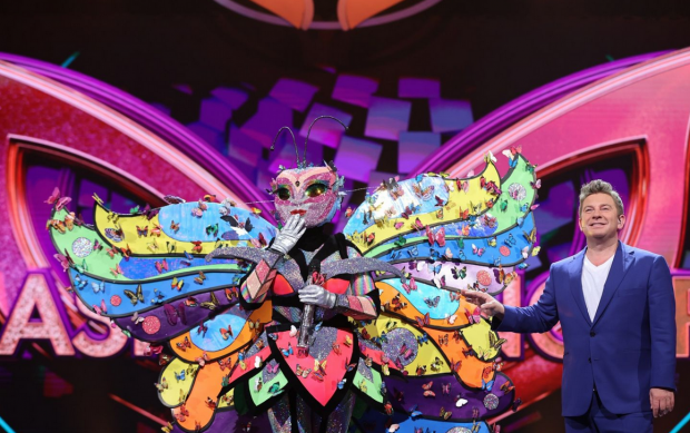Imagine Stire Cine este Fluturele de la „Masked Singer România” sezonul 2. „M-am gândit la Elena Cârstea” | 2review.ro