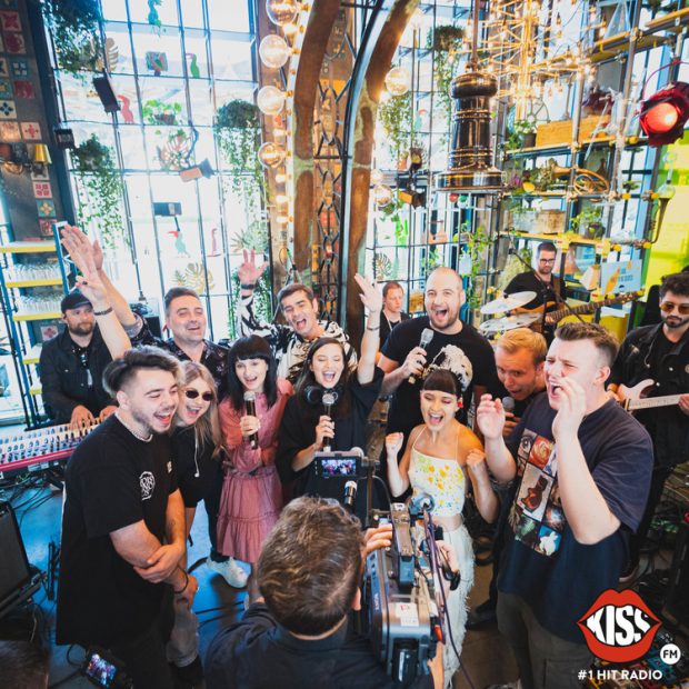 Cei mai mari artiști români, prezenți la lansarea matinalului Kiss FM