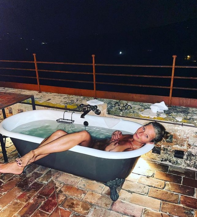Gwyneth Paltrow a împlinit 49 de ani și a pozat nud. Imaginea a postat-o pe Instagram