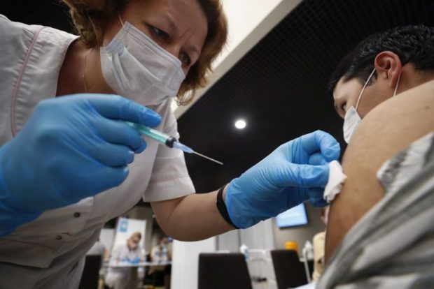 Termenul de ridicare a voucherelor pentru cei care se vaccinează anti-COVID, prelungit la 6 luni