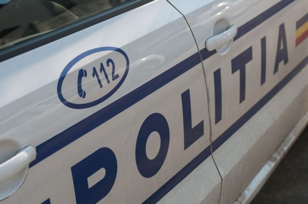O femeie din Pitești este cercetată penal, după ce a luat acasă o sacoșă cu bani găsită pe stradă