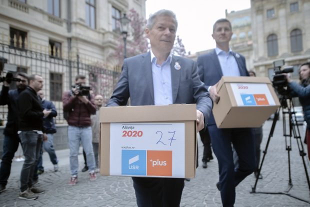 SURSE: „USR-PLUS” devine doar USR, în urma congresului. „Practic, nu mai există PLUS nicăieri”