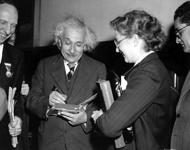 Notițele lui Einstein despre teoria relativităţii, scoase la licitaţie pentru o sumă uriașă