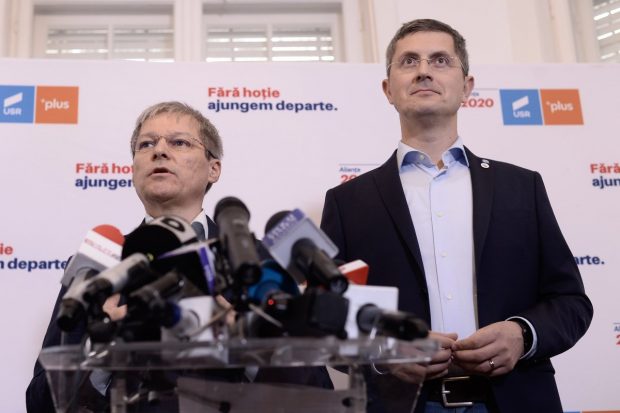 Congresul USR PLUS: 1.200 delegați aleg conducerea partidului și îl validează pe Cioloș ca președinte