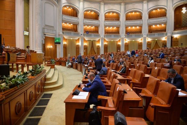Camera Deputaţilor a respins proiectul privind parteneriatul civil. Deputații AUR și PSD au votat pentru respingere