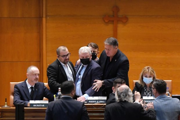 PNL solicită oficial sancționarea deputaților AUR care l-au evacuat pe Florin Roman de la prezidiu