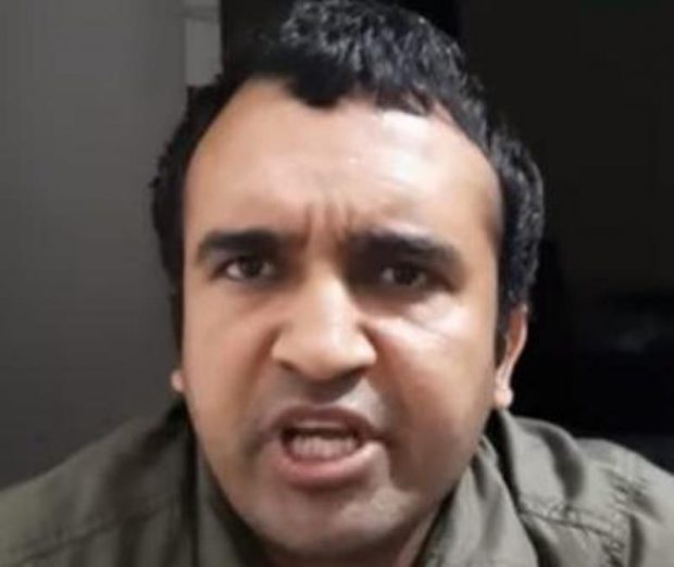 Un gangster din India a fost împușcat mortal în sala de judecată de rivali deghizați în avocați