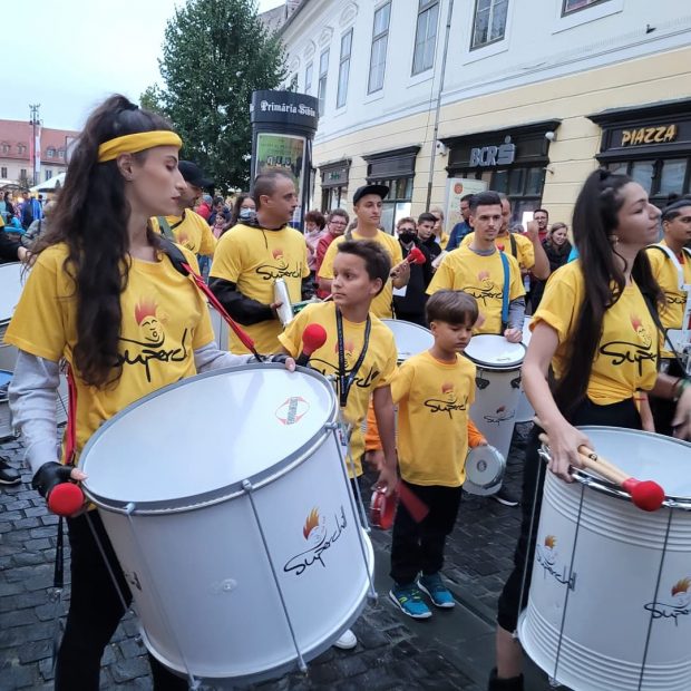 Cursurile de percuție dezvoltă creativitatea copiilor … Și nu numai
