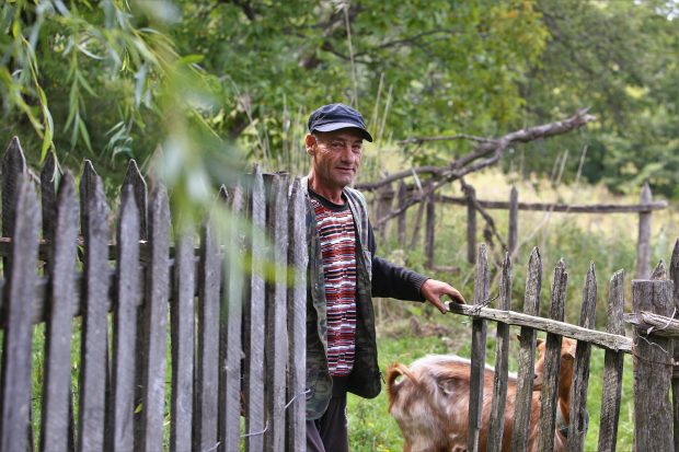 Am întâlnit și români fără grija facturilor la electricitate. Viața în 2021, într-un cătun fără curent electric din Munții Buzăului