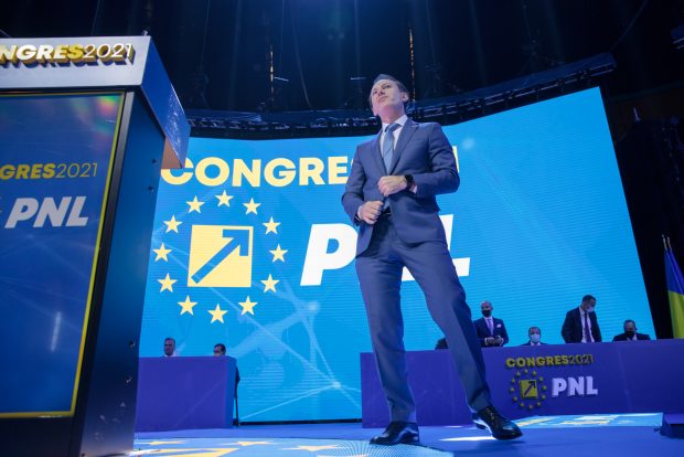 REPORTAJ. Ce nu s-a văzut și auzit la televizor la congresul PNL. Ziua în care festivalul democrației s-a transformat în festivalul huiduielilor