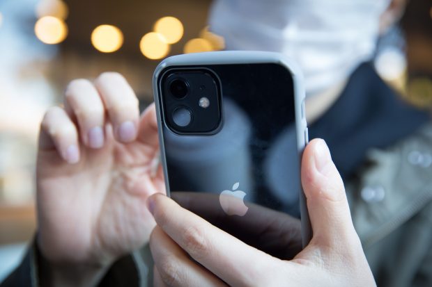 Premieră pentru Apple: utilizatorii de iPhone și de computere Mac își vor putea repara singuri dispozitivele