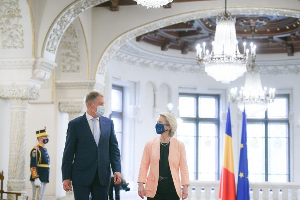 Klaus Iohannis: „La noi sunt foarte mulți români care s-au vaccinat… E păcat că sunt așa puțini!”