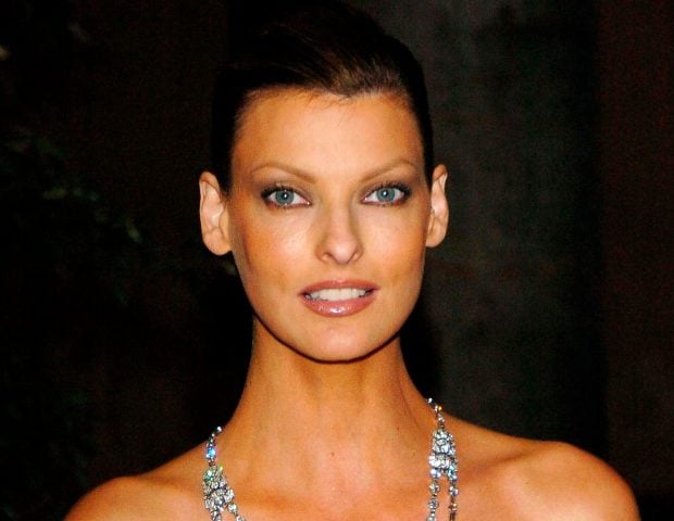 Linda Evangelista, de nerecunoscut din cauza operațiilor estetice eșuate: „Am fost desfigurată cu brutalitate”