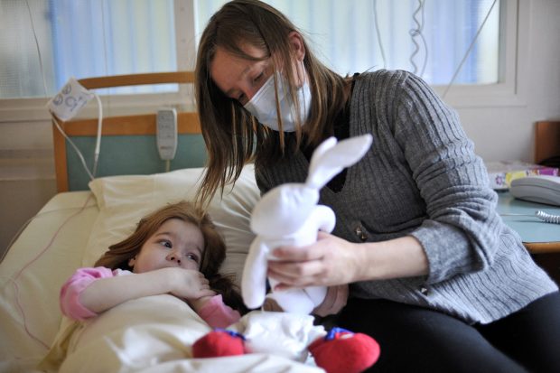Cum au schimbat restricțiile pandemice perioada de circulație a unor virusuri. Medic: Sunt mulți copii care ajung la spital cu enterocolită