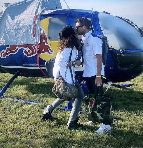 Mihaela Rădulescu și-a sărutat iubitul în văzul tuturor. Felix Baumgartner, răsfățat de vedetă
