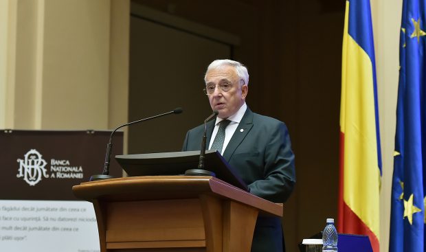 Guvernatorul Mugur Isărescu invită la calm în fața avalanșei scumpirilor: „Mai bem un ceai de tei. Eu am băut”