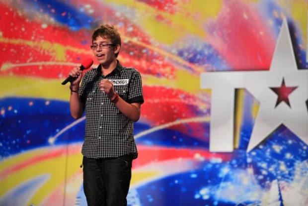 Narcis Ianău, finalistul primului sezon „Românii au talent”, pe scena de la „X Factor”. „Suntem mândri de tine”