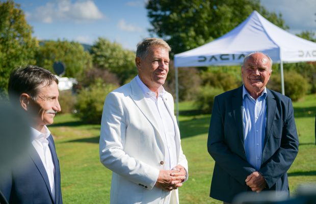 Filmuleț amuzant postat de Ambasada Suediei, după ce Klaus Iohannis a îndemnat românii să joace golf