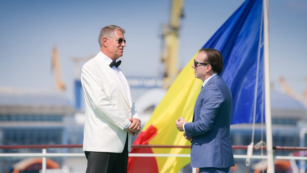 Da, ne mint în față! Pentru că le permitem. Cum vor Iohannis și Cîțu să arunce vina pe alții în privința vaccinării