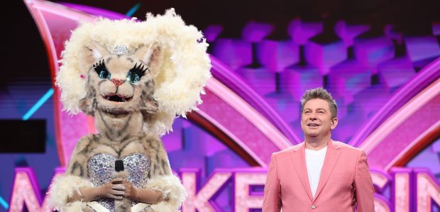 Cine este Pisica de la „Masked Singer România” sezonul 2. „Aud des că unii și-ar vinde averea pentru o clipă de atenție din partea mea”