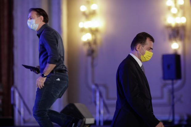 17 parlamentari vor demisiona din PNL, ca urmare coaliției cu PSD: „A capitulat în mod inexplicabil în fața lui Klaus Iohannis”