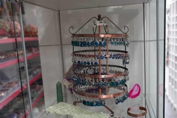 Cum folosim cristalele și pietrele în meditație