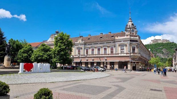 Activitatea Primăriei Deva continuă, după depistarea unui focar COVID în instituție
