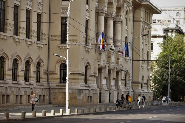 Percheziții DNA la Primăria Capitalei, în timpul conferinței lui Dan. „Au mandat de a ridica documente”