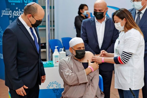 După ce a condus topul țărilor vaccinate, Israel a întâmpinat o creştere a numărului de cazuri COVID. Ce putem învăța de aici