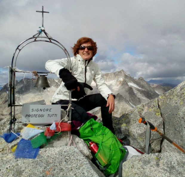 Două surori din Italia, acuzate că și-au ucis mama în somn și au ascuns cadavrul pentru a-i lua averea