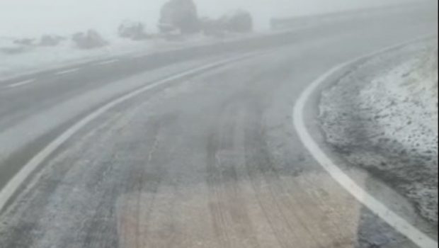 Prima ninsoare din acest sezon. Imaginile filmate azi pe Transfăgărășan
