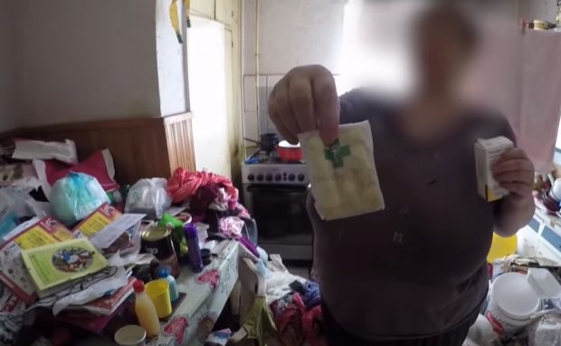 Ce a pățit mama care și-a lăsat copilul să putrezească de viu în casă. „Nu am intrat în camera lui, pentru că mi-era greață”